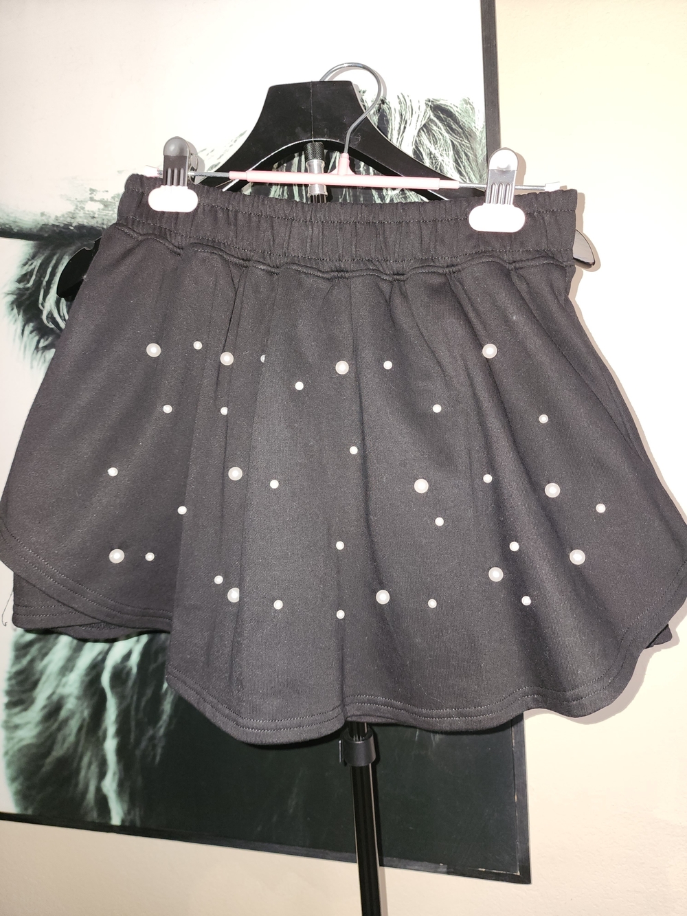 Black Pearl-Accent Skort with Elastic Waist